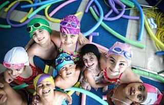 Çocuklara yüzme, velilere pilates