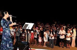 Dalga sesleri eşliğinde yaz konserleri