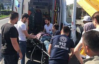 Damperi açılan kamyon üst geçide çarptı: 1 yaralı