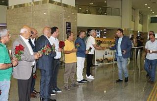 DTSO IKBY’li vatandaşları karanfille karşıladı