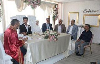 Edremit’te dini ve resmi nikah aynı anda kıyıldı