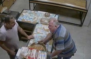 ’Eksik para üstü verdiniz’ diyerek esnafı dolandırdılar