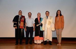 Enstitülerde mezuniyet coşkusu