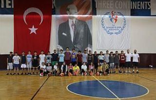 Erdemli Belediyesi’nden basketbol kursu