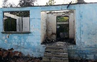 Evi yanan ve çadırda kalan yaşlı kadın yardım...