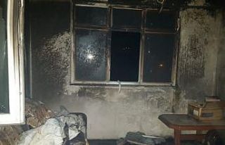 Evin iki odası yangında kül oldu