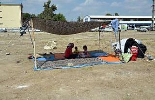 Evsiz kalan kadının 6 çocuğuyla boş arsada yaşam...