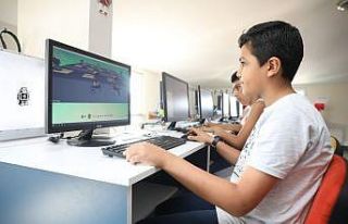 Eyüpsultanlı öğrencilere Robotik Eğitim Kursu