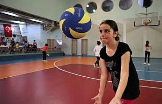 Geleceğin voleybolcuları yetişiyor