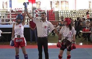 Genç sporcular kick boks bölge şampiyonluğu için...