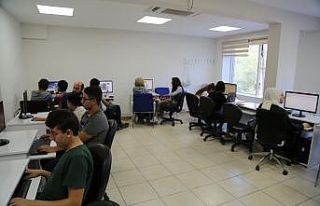 Gençler bilgisayar kursu ile çağa ayak uyduruyor