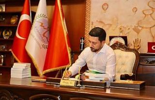 Gençleri kitapla buluşturan başkan