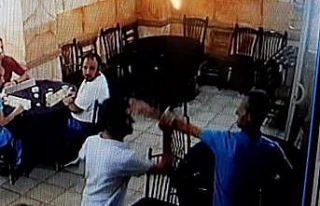 Gözünü bile kırpmadan kardeşini defalarca bıçakladı