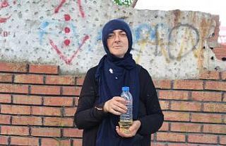 Hiçe sayılan yağ damlalarıyla hayata tutunuyor