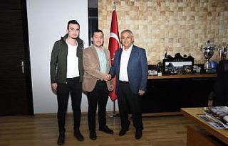İHA’dan Başkan Zeybek’e ziyaret