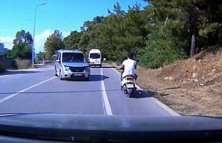 İki araç kafa kafaya çarpıştı: 2 yaralı