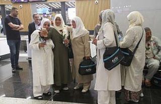 İlk Hac kafilesi dualarla kutsal topraklara uğurlandı