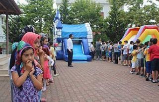 İmam cami bahçesini lunaparka çevirdi, çocuklar...