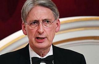 İngiltere Maliye Bakanı Hammond istifa etti