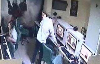 İnternet kafedeki hırsızlık kameralarda