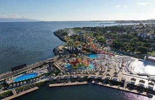 İstanbul’un en büyük su parkı Tuzla’da açıldı