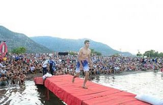 Kabotaj Bayramı’nda alamadığı bayrağı şenlikte...