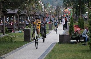 Karabük’ün yeni gözdesi Şehir Parkı’nda vatandaşlar...