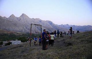 Karadeniz değil, Demirkazık etekleri