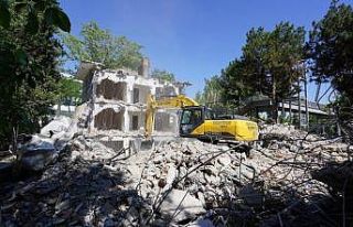 Karayolları lojmanlarında yıkım çalışması