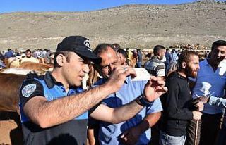 Kars’ta polisten bayram öncesi sahte para uyarısı