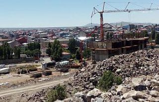 Kars’ta TOKİ konutları yükseliyor