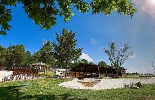 Kefe Yaylası muhteşem doğası ile misafirlerini...