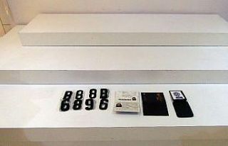 Kendilerini polis olarak tanıtarak turistleri gasp...