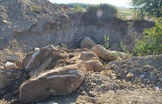 Kepçeyle define arayan 6 kişiye suçüstü