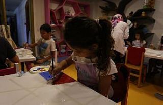 Kepez çocuk atölyeleri eğlendirirken öğretiyor