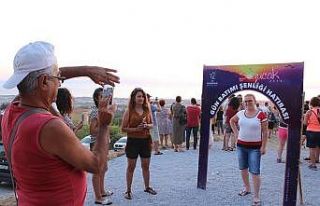 Kuşadası Soğucak’ta yüzlerce kişi, bando eşliğinde...