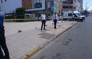 Maltepe’de eski eşiyle tartışan şahıs kafasına...