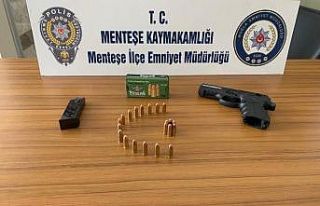 Menteşe’deki şok uygulamada ruhsatsız silah yakalandı