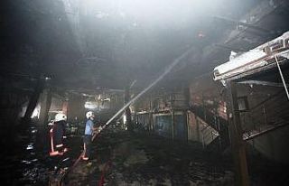 Mersin’de eğlence mekanındaki yangın zarar yol...