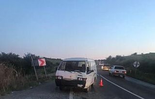 Minibüs ile otomobil çarpıştı: 1 yaralı