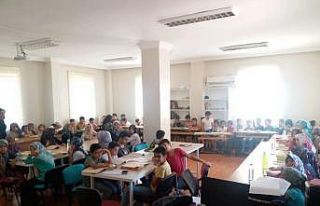 Minik öğrenciler yaz tatilini belediyenin kurslarında...