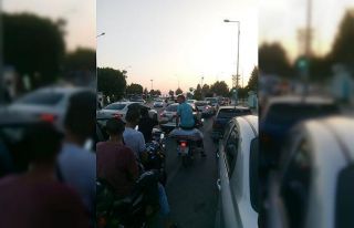 Motosiklette ‘çuvallı’ yolculuk