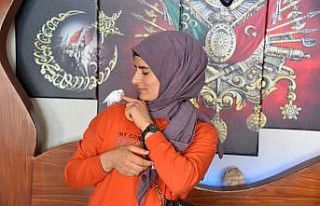 Muhabbet kuşuyla "zaza"ca muhabbet