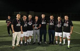 Mükremin Küçük futbol turnuvasında şampiyon...