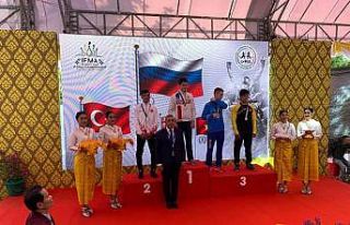 Murat Eskici başarılı Muaythai sporcularını tebrik...