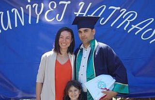 Okul birincisi olan öğrenci, öğretim görevlisi...