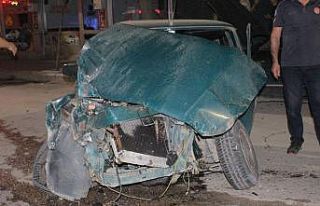 Otomobil önce refüje sonra 4 araca çarptı: 2 yaralı