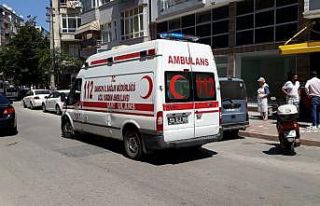 Otomobilin çarptığı küçük çocuk yaralandı