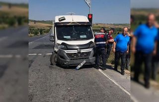 (Özel) Arnavutköy’de iki araç kafa kafaya çarpıştı:...