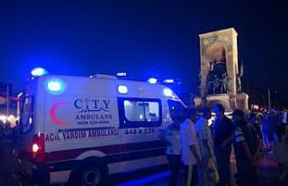 (Özel) Taksim Meydanı’nda Epilepsi krizi geçiren...